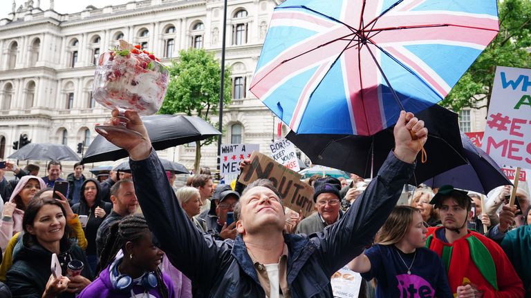 Chef Jamie Oliver takes part in the What An Eton Mess demonstration outside Downing Street, London, calling for Prime Minister Boris Johnson to reconsider his U-turn on the Government&#39;s anti-obesity strategy. Picture date: Friday May 20, 2022.

