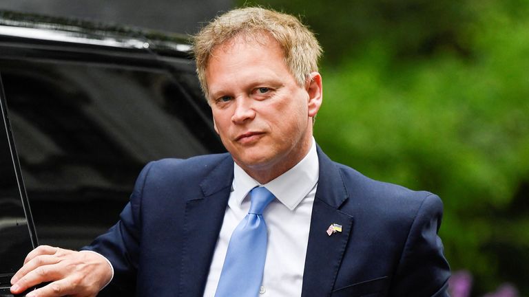 Britain&#39;s Transport Secretary Grant Shapps arrives for the weekly cabinet meeting on Downing Street, in London, Britain May 24, 2022. REUTERS/Toby Melville
