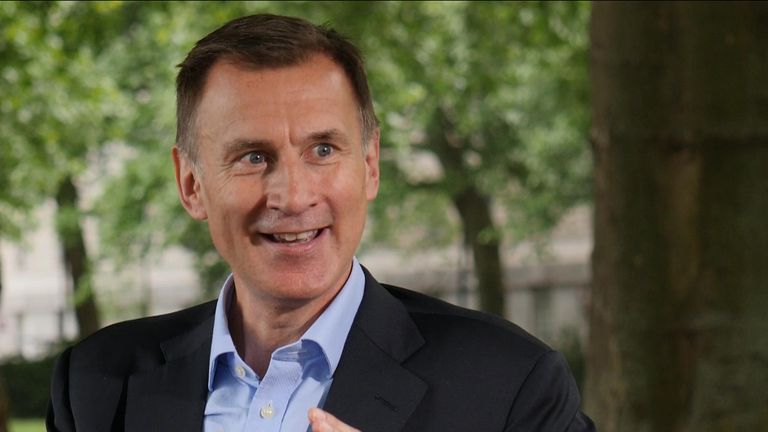 Jeremy Hunt says that while now is not the right time to change Prime Minister, he hasn't ruled out a return to frontline politics