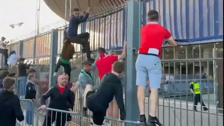 Liverpool fans scale gates at the Stade de France