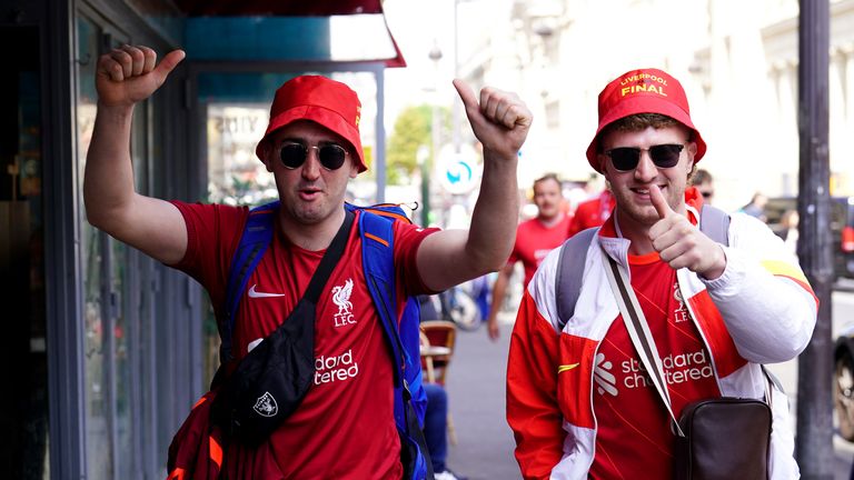 Fans de Liverpool avant la finale de la Ligue des champions de l'UEFA au Stade de France, Paris.  Date de la photo : samedi 28 mai 2022.
