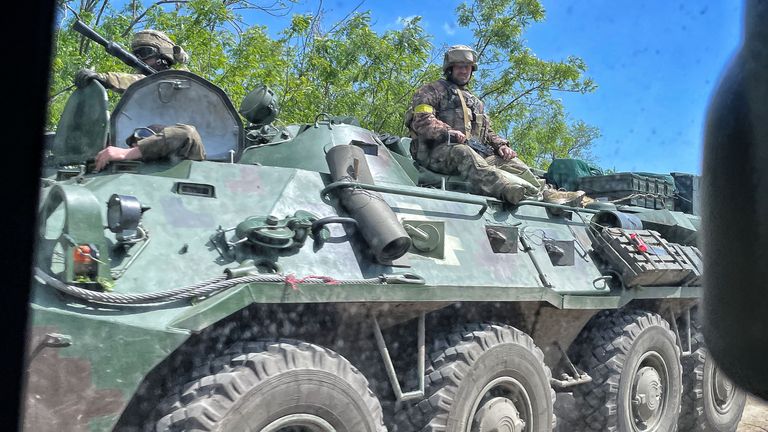 Ukrainian troops heading away from Lysychansk