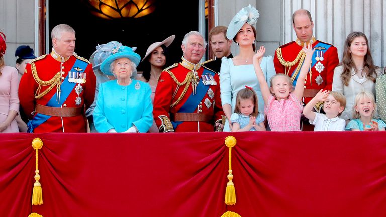 Meghan, Harry y Andrew aparecieron previamente en el balcón de Trooping the Colour, filmada en 2018.