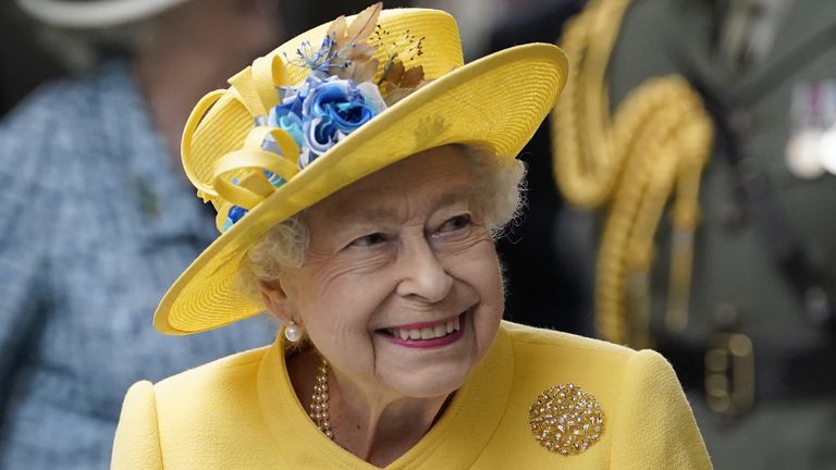 Queen Elizabeth II at Paddington station in London, to mark the completion of London's Crossrail project. Picture date: Tuesday May 17, 2022.


