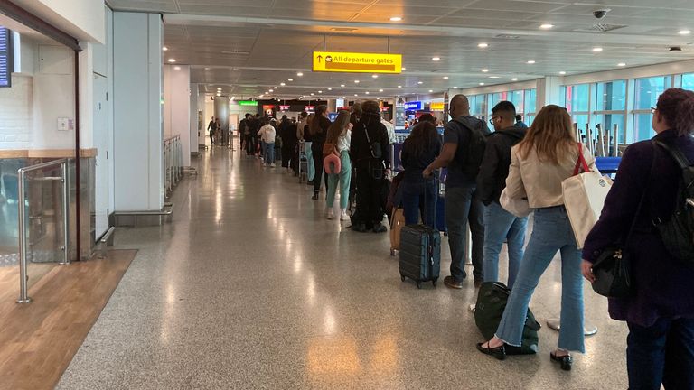 Passengers queue for flights at Heathrow Airport. Would-be travellers have labelled queues at Heathrow &#34;bloody chaos&#34; as the airport attempts to process passengers in time for their flights. Picture date: Tuesday May 31, 2022.
