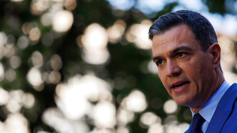 El presidente del Gobierno, Pedro Sánchez, interviene durante la celebración del LXXII aniversario de la Declaración Schuman con motivo del Día de Europa, en el Senado, el 9 de mayo de 2022, en Madrid (España).  Este evento se suma a los actos organizados en distintos puntos de España para conmemorar esta fecha, que estuvo marcada en 2022 por la invasión rusa a Ucrania.  09 DE MAYO DE 2022;MADRID;DECLARACIÓN DE SCHUMAN;DÍA DE EUROPA Alejandro Martínez Vélez / Europa Press 09/05/2022 (Europa Press vía AP)