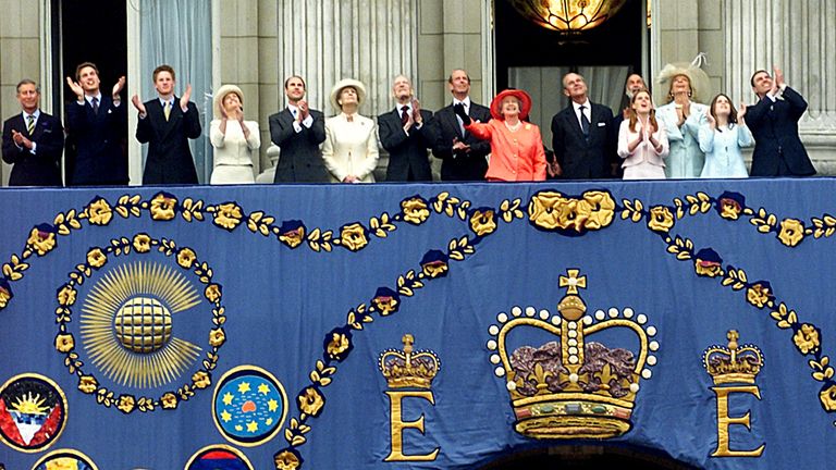 Britain&#39;s Queen Ellizabeth II surrounded  by her family watches flypast from the balcony of Buckingham Palace during Golden Jubilee celebrations in central London.  The specially embroidered tapestry was made by childredn from the commonwealth.  *.., and called a "Rainbow of wishes".