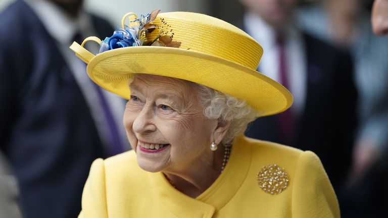 Queen Elizabeth II at Paddington station in London, to mark the completion of London&#39;s Crossrail project. Picture date: Tuesday May 17, 2022.
