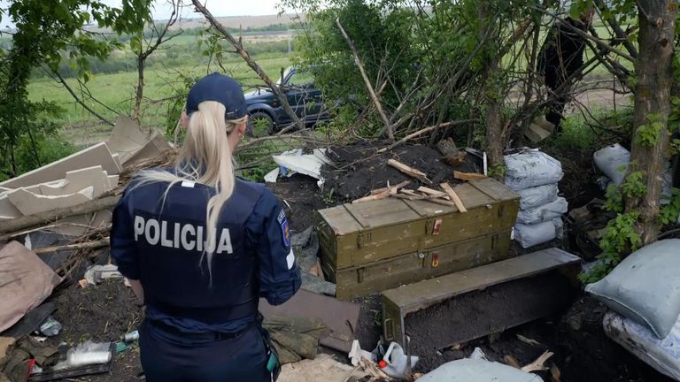 Guerra de Ucrania: Detectives cerca de Kharkiv investigan presuntos crímenes de guerra rusos contra civiles |  noticias del mundo