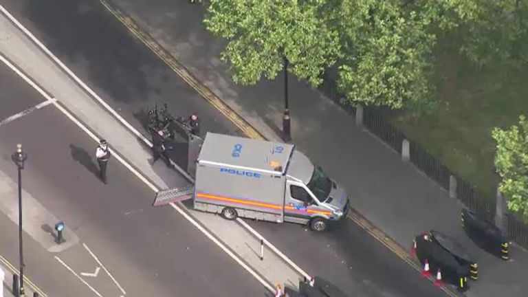 Met Police bomb disposal team at the scene