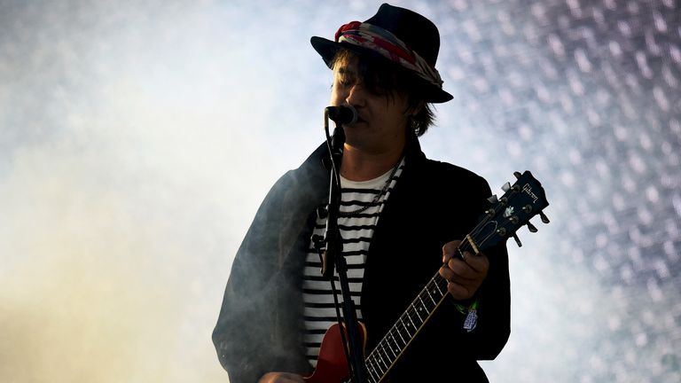 Pete Doherty of The Libertines performs on the Pyramid stage at Worthy Farm in Somerset during the Glastonbury Festival in Britain, June 26 2015. REUTERS/Dylan Martinez
