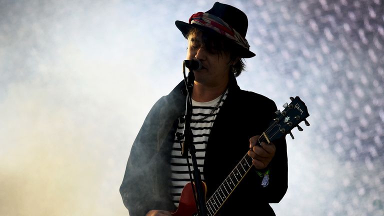 Pete Doherty of The Libertines performs on the Pyramid stage at Worthy Farm in Somerset during the Glastonbury Festival in Britain, June 26 2015. REUTERS/Dylan Martinez
