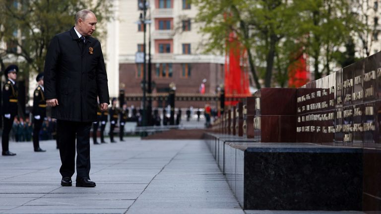 Russian President Vladimir Putin attends a flower-laying ceremony at a memorial to the Hero Cities at the Tomb of the Unknown Soldier on Victory Day, which marks the 77th anniversary of the victory over Nazi Germany in World War Two, in central Moscow, Russia May 9, 2022. Sputnik/Anton Novoderzhkin/Pool via REUTERS ATTENTION EDITORS - THIS IMAGE WAS PROVIDED BY A THIRD PARTY.
