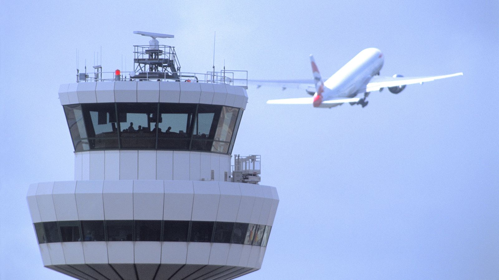 Големи закъснения на летище Гетуик след прекъсване на системата, което доведе до спиране на полетите