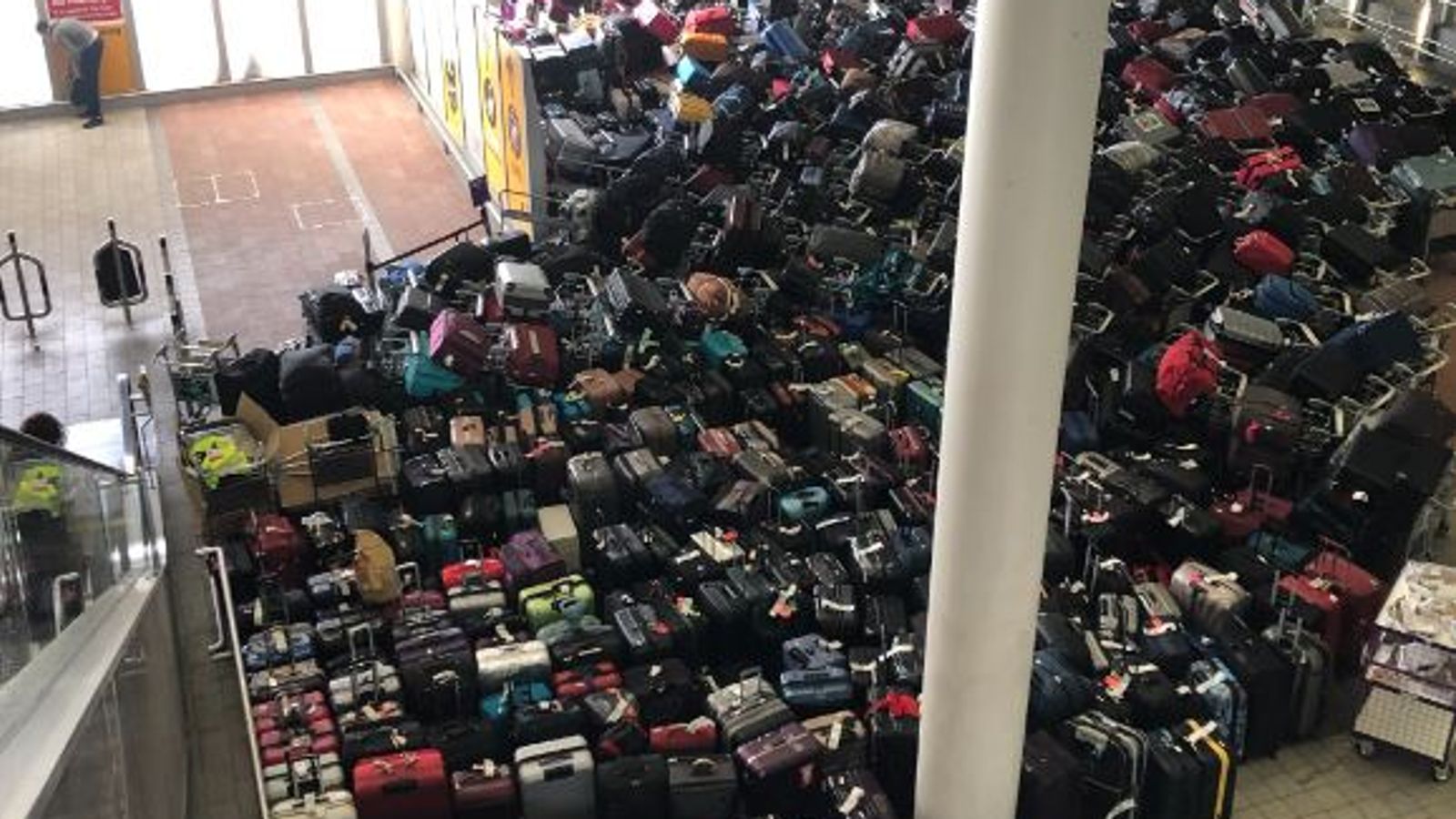 ‘Énorme tapis de bagages’ au terminal d’Heathrow après un ‘problème avec le système de bagages’ |  Nouvelles du Royaume-Uni