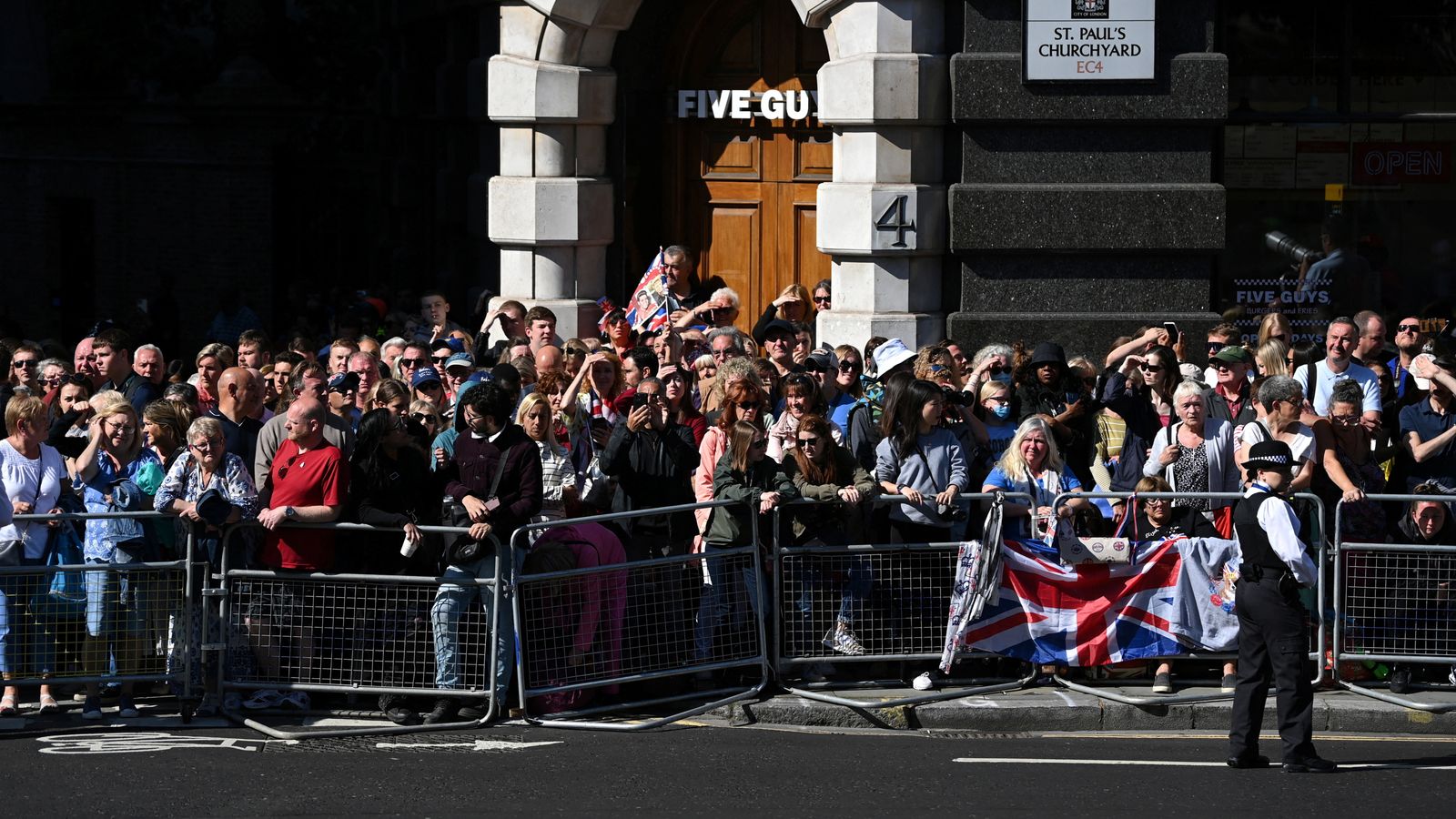 Who was at the Queen's Jubilee service of thanksgiving? Royal Family ...