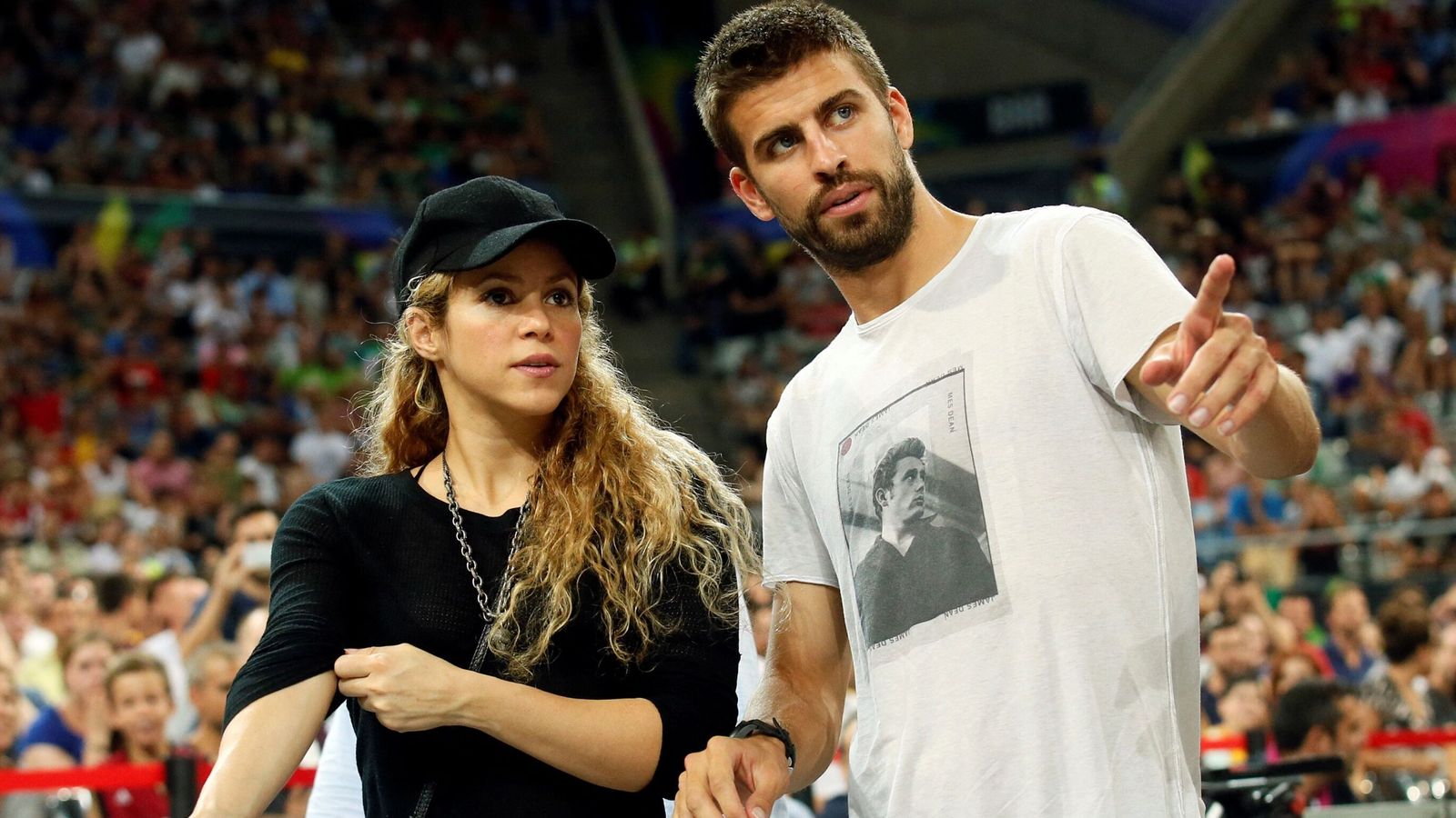 Шакира казва, че е отложила кариерата си, за да може бившият й партньор Жерар Пике да играе футбол