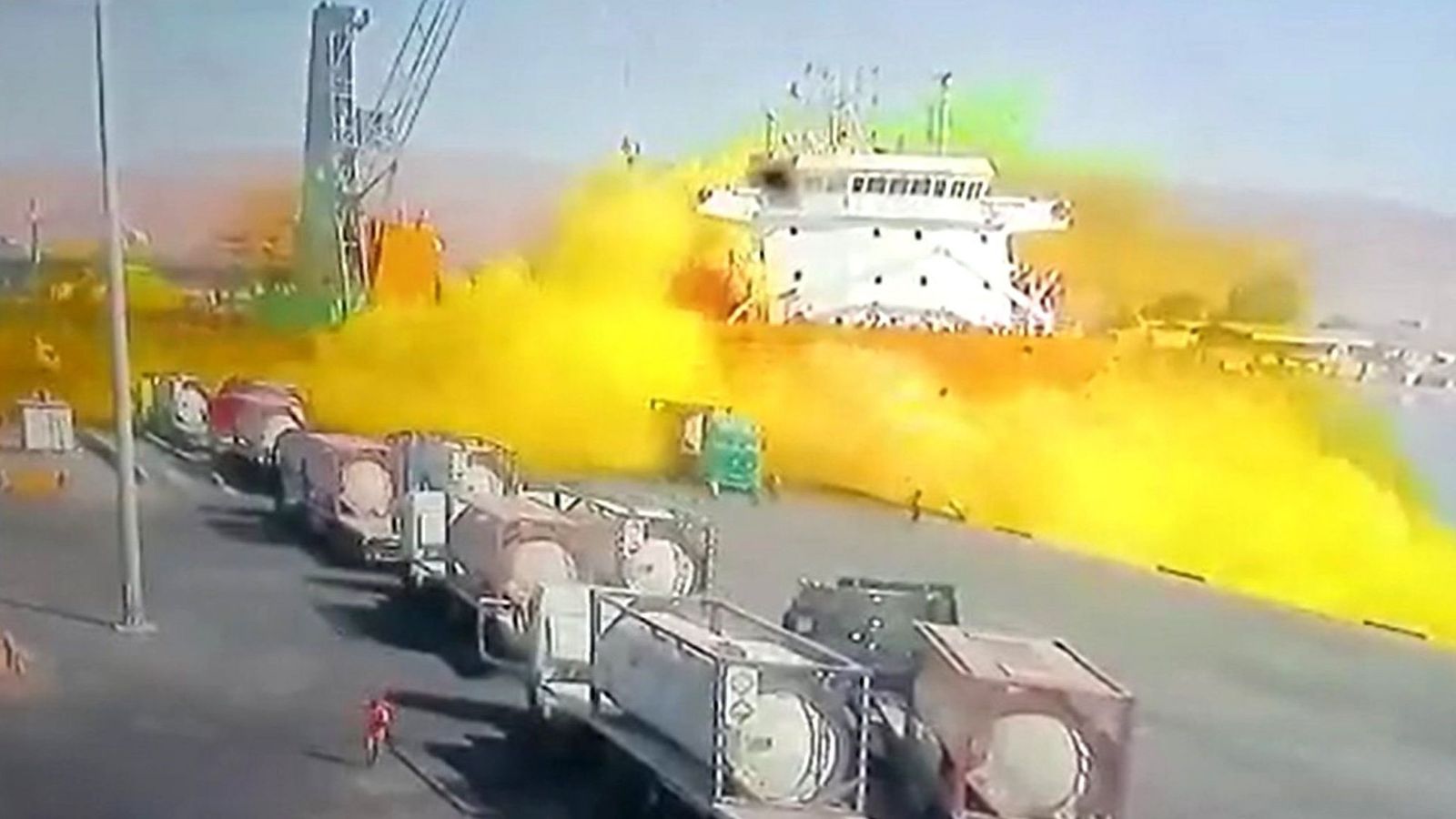 ヨルダン港での有毒な黄色の塩素の爆発により、少なくとも13人が死亡し、250人が負傷しました。 世界のニュース