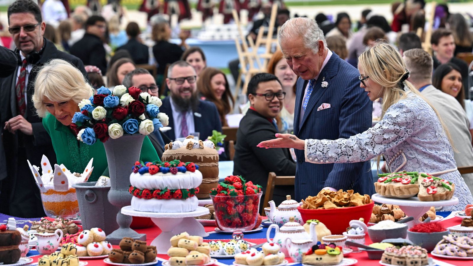 الأمير تشارلز وكاميلا يحضران غداء اليوبيل الكبير في المملكة المتحدة