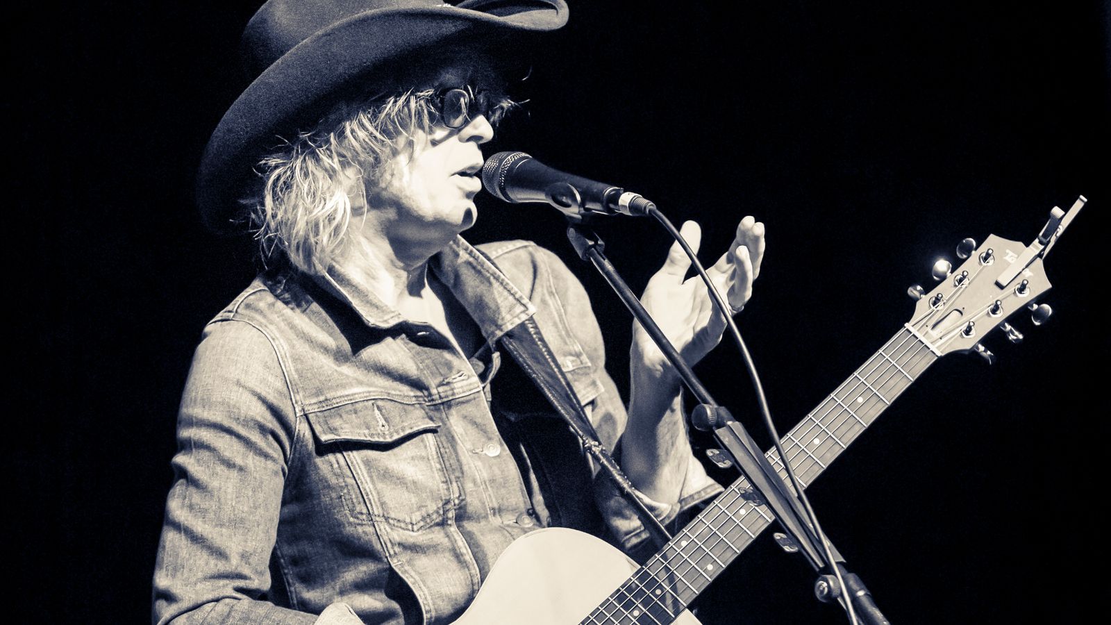 Звезда The Waterboys Майк Скотт сожалеет о том, что песня Дэвида Боуи, иногда являющаяся гимном рейва, исполняется в Гластонбери |  Энты и новости искусства