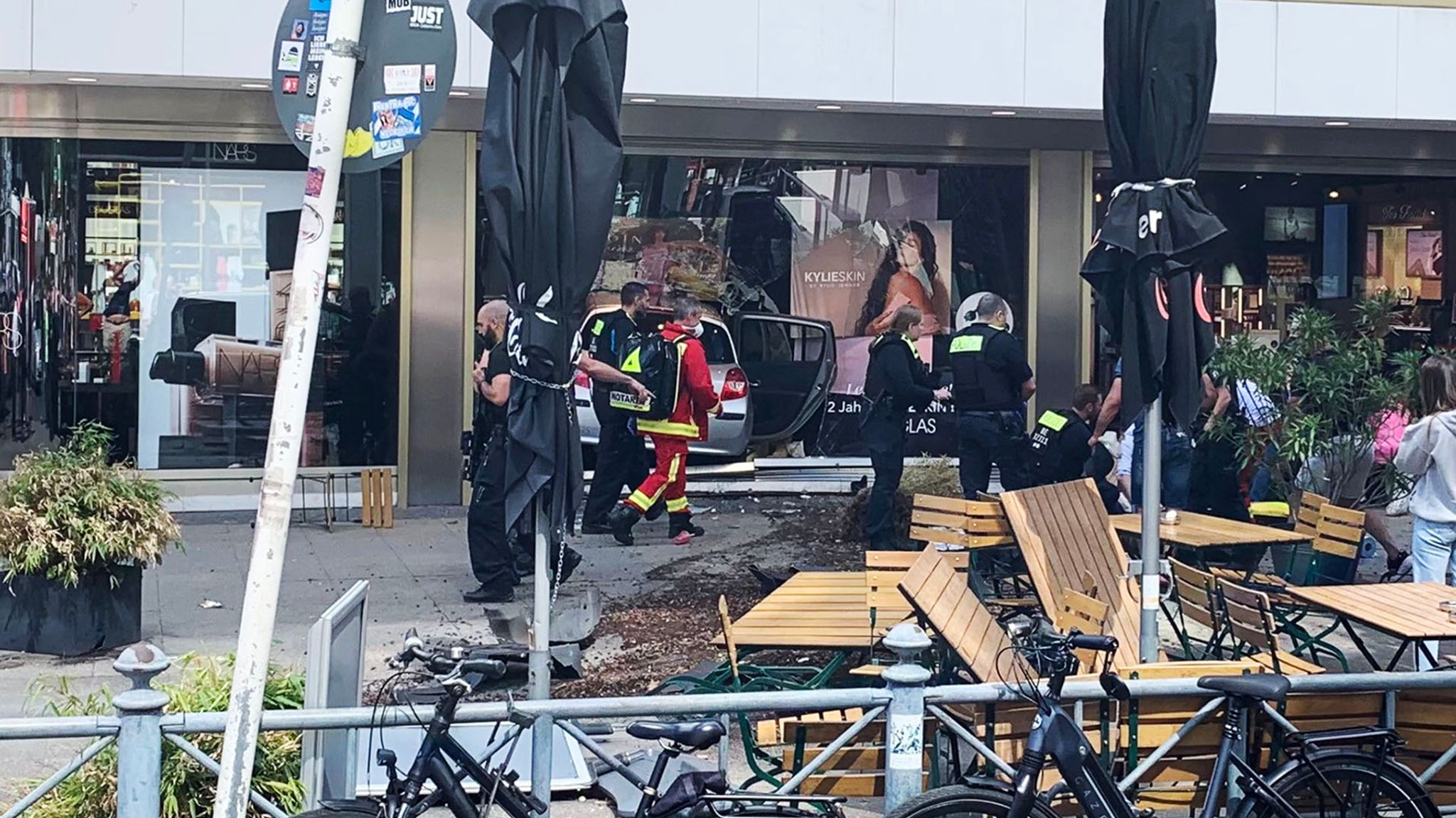 Berlin car crash 14 children injured and their teacher killed as trip