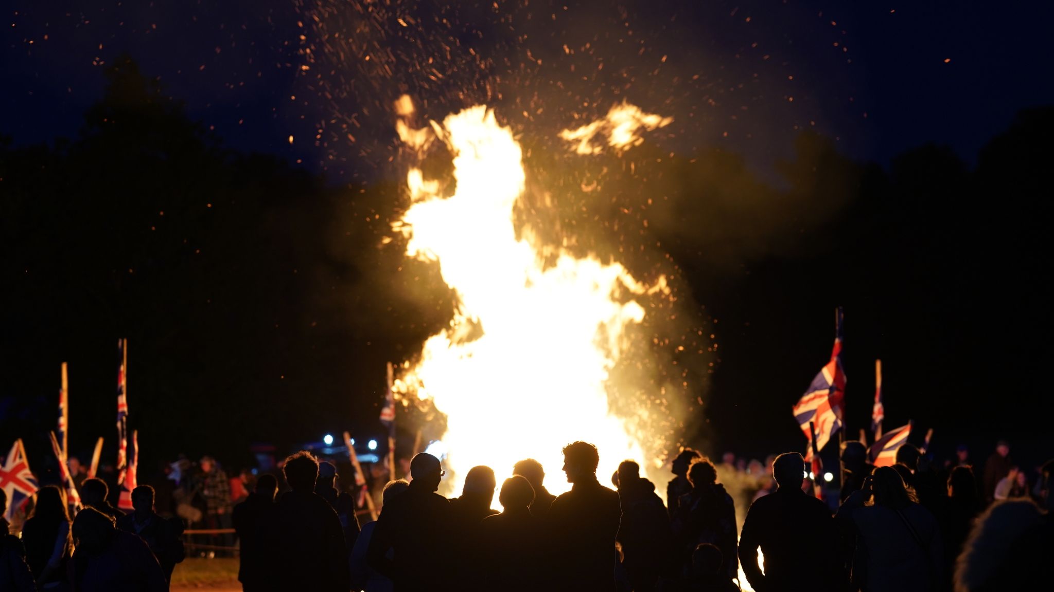 Platinum Jubilee Queen triggers lighting of Jubilee beacons across UK