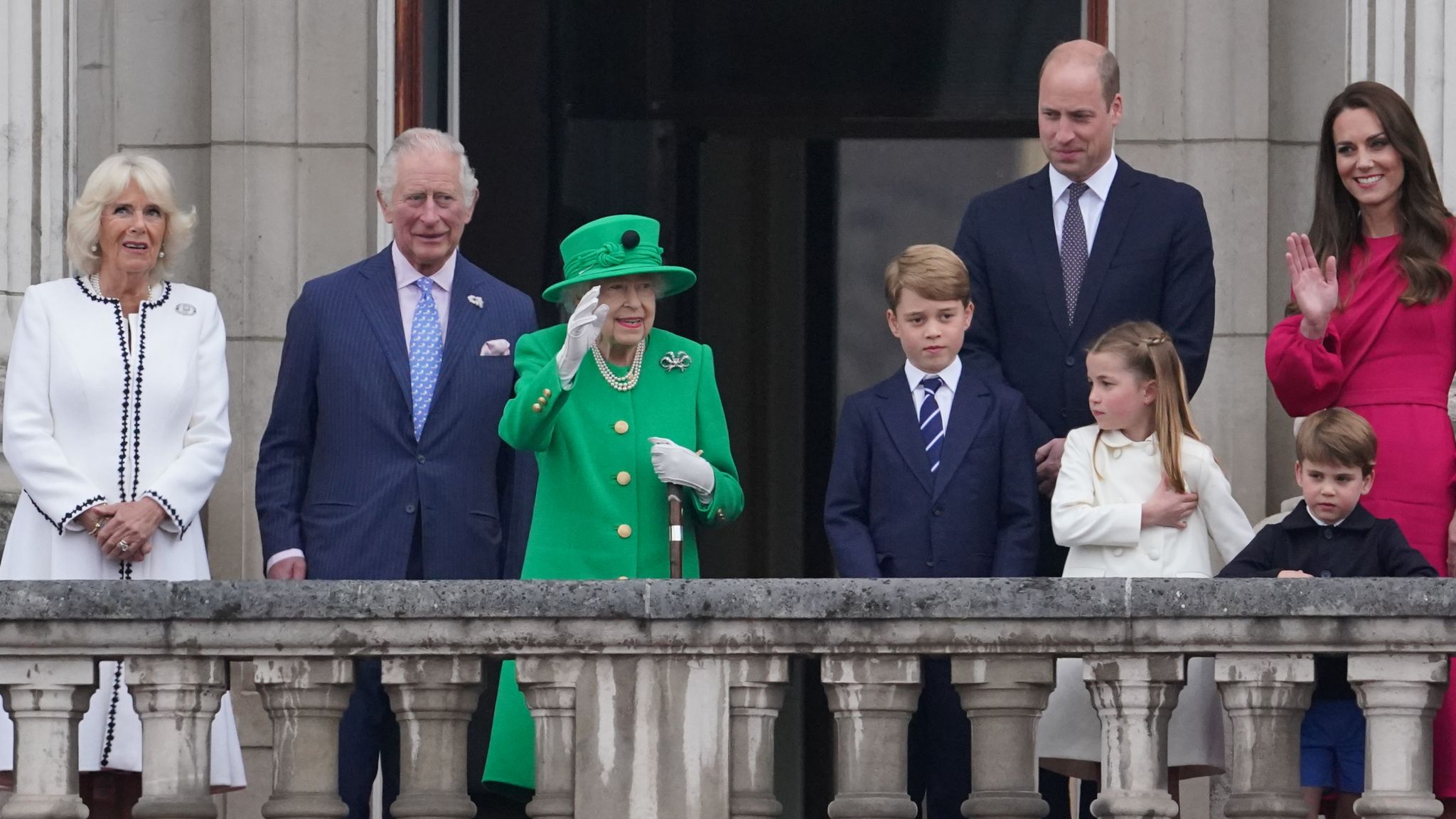 Platinum Jubilee: Queen's Family Put Front And Centre During 