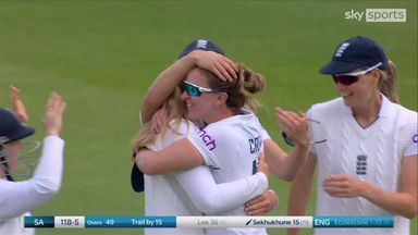 Cross takes spiralling catch to dismiss Lee