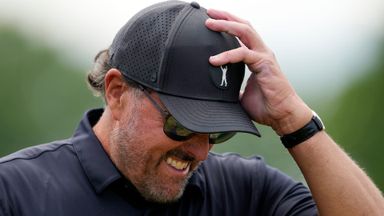 'Not even close!' | Mickelson's shocking four-putt nightmare!