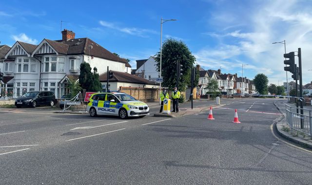 Ilford: Women urged to 'be alert' after murder investigation launched over 36-year-old's death - Vimarsana News