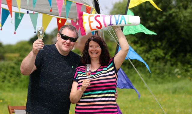 Couple gear up for Glastonbury for first time as lottery millionaires in old caravan - Vimarsana News
