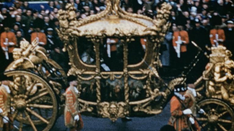 Jubilee pageant: Golden coach compared from 1953 to 2022