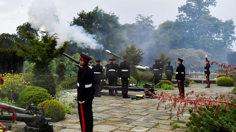 The 206 Battery of the Royal Artillery, the Ulster Gunners, fire a midday commemorative gun salute in honour of the beginning of Britain&#39;s Queen Elizabeth II&#39;s Platinum Jubilee celebrations, at Hillsborough Castle, in Royal Hillsborough, Northern Ireland June 2, 2022. REUTERS/Clodagh Kilcoyne
