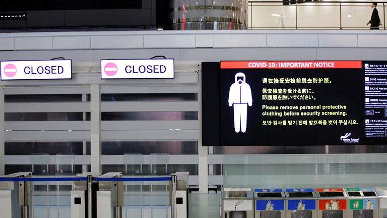 FILE PHOTO: A notice of COVID-19 safety measures is pictured next to closed doors at the departures hall of Narita International Airport on the first day of border closures to prevent the spread of the variant novel coronavirus Omicron in Narita, east of Tokyo, Japan, November 30, 2021. REUTERS / Kim Kyung-Hoon / File Photo