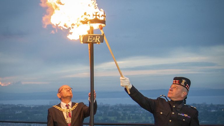 A Platinum Jubilee beacon is lit by Lord Provost Robert Aldridge and Commander of Edinburgh Garrison Lieutenant Colonel Lorne Campbell at Edinburgh Castle on day one of the Platinum Jubilee celebrations. Over 3,000 towns, villages and cities throughout the UK, Channel Islands, Isle of Man and UK Overseas Territories, and each of the capital cities of Commonwealth countries are lighting beacons to mark the Jubilee. Picture date: Thursday June 2, 2022.
