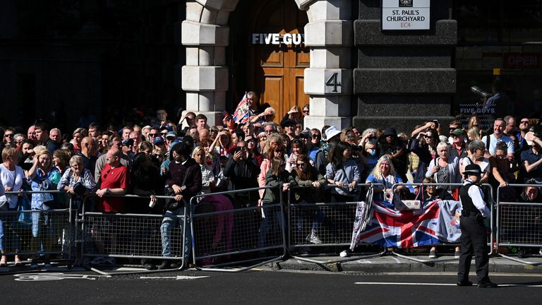 Royal fans gather outside Saint Paul&#39;s Cathedral ahead of the National Service of Thanksgiving at St Paul&#39;s Cathedral, in London, Britain, June 03, 2022. Daniel Leal/ Pool via REUTERS
