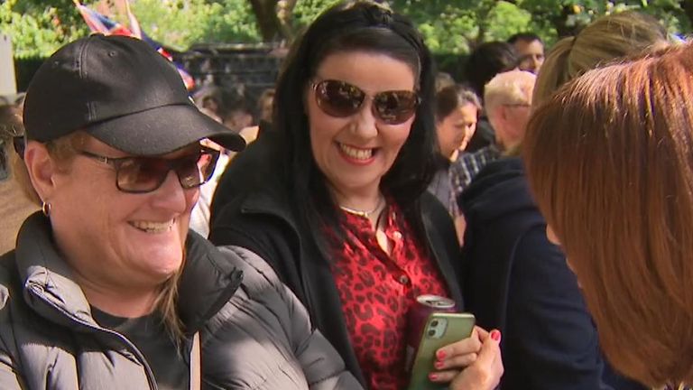 Fans from around the world have come to London to celebrate the Queen&#39;s Jubilee