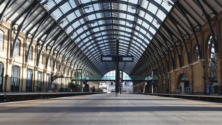 Empty platforms at King&#39;s Cross St Pancras train station in London