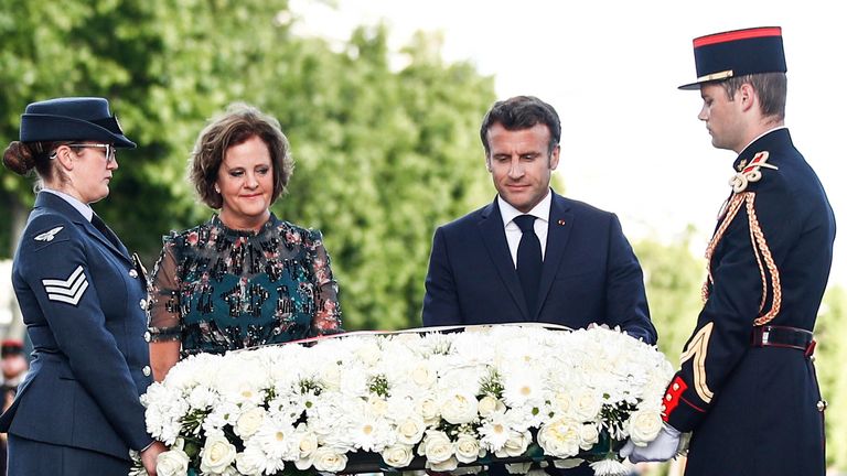 French President Emmanuel Macron stands next to British Ambassador to France Dame Menna Rawlings, left, lay a wreath of flowers under the Arc de Triomphe to mark the Platinum Jubilee of Britain&#39;s Queen Elizabeth II, in Paris, Thursday, June 2,, 2022. President Emmanuel Macron, with Britain&#39;s ambassador to France, relit the flame at the Tomb of the Unknown Soldier in a solemn bow to the British monarch to mark her 70 years on the throne. (Mohammed Badra, Pool via AP)


