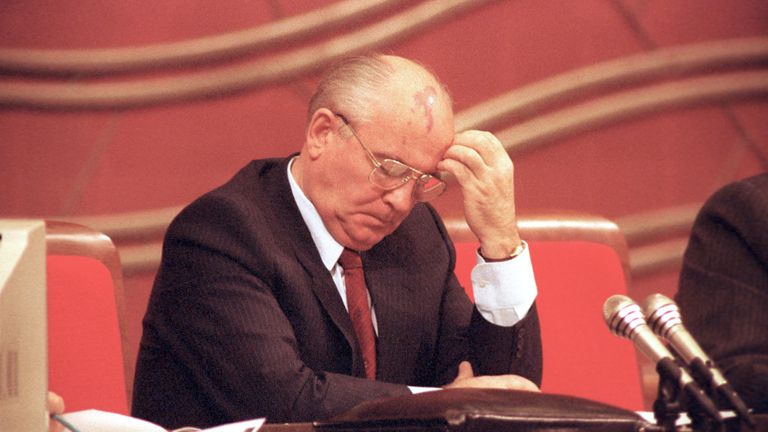 Soviet President Mikhail Gorbachev bows to the Congress of People's Deputies shortly after Foreign Minister Edvard Shevardnadze announced his plans to resign in Moscow, December 20, 1990. In his pre-session address, Gorbachev condemns Shevardnadze for giving up perestroika at a crucial moment.  (AP Photo / Boris Yurchenko) PIC: AP