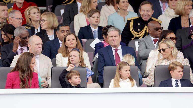 EDITORIAL USE ONLY (Left to Right) Prime Minister Boris Johnson, The Duchess of Cambridge, Mike Tindall, Prince Louis, Princess Charlotte, Labour Party Leader Keir Starmer, Prince George, Zara Tindall, The Duke of Cambridge, and Mayor of London Sadiq Khan during the Platinum Jubilee Pageant in front of Buckingham Palace, London, on day four of the Platinum Jubilee celebrations for Queen Elizabeth II. Picture date: Sunday June 5, 2022.
