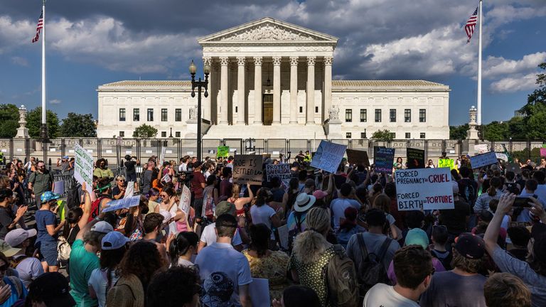 Abortion rights activists demonstrate outside the US Supreme Court in Washington, USA, June 25, 2022. REUTERS / Evelyn Hockstein