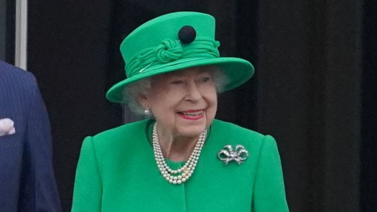 Queen Elizabeth II appears on the balcony of Buckingham Palace at the end of the Platinum Jubilee Pageant, on day four of the Platinum Jubilee celebrations. Picture date: Sunday June 5, 2022.
