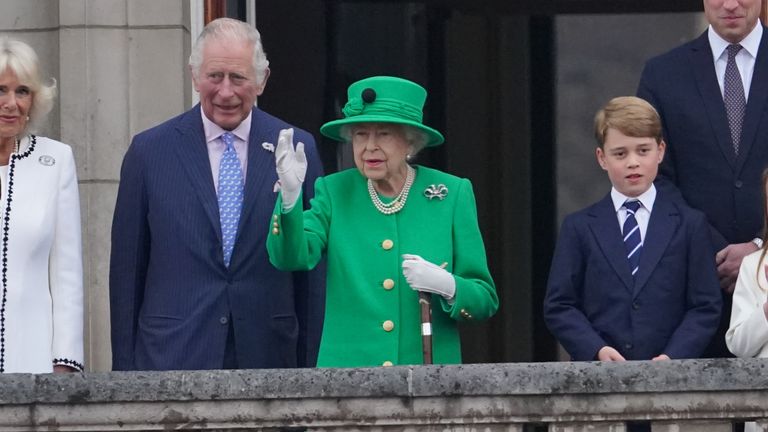 The Duchess of Cornwall, the Prince of Wales, Queen Elizabeth II, Prince George, the Duke of Cambridge, Princess Charlotte, Prince Louis, and the Duchess of Cambridge appear on the balcony of Buckingham Palace at the end of the Platinum Jubilee Pageant, on day four of the Platinum Jubilee celebrations. Picture date: Sunday June 5, 2022.
