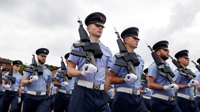 Members of the Royal Air Force (RAF) participate in the final preparations ahead of the Queen&#39;s Platinum Jubilee pageant in Buckinghamshire, Britain June 1, 2022. REUTERS/Andy Couldridge
