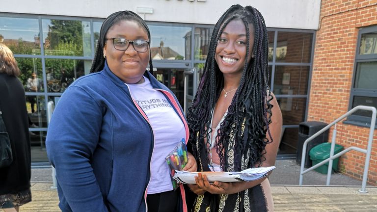     Emmanuella Ameyaw dan Harriet Owusu-Afriyie