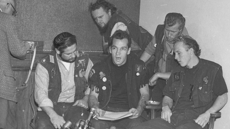 Ralph "Sonny" Barger (Centre), president of the Oakland chapter of the Hell&#39;s Angels, reads a statement during a news conference in Oakland, Ca., Nov. 19, 1965
PIC:AP