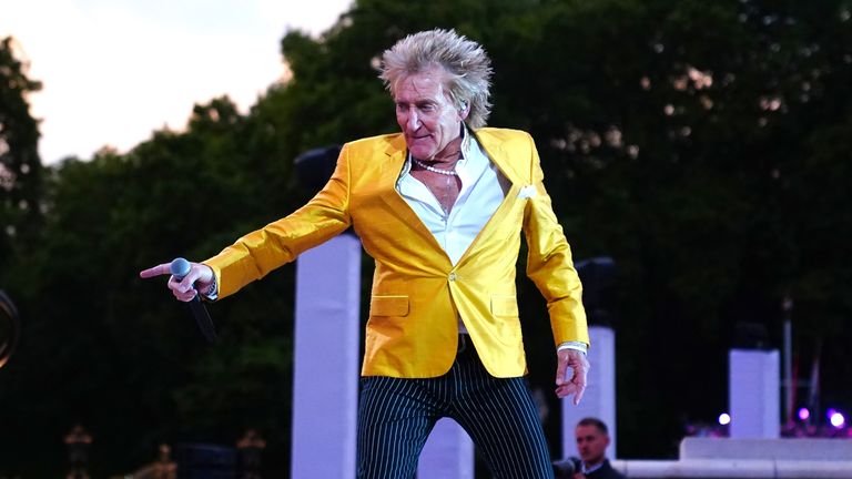 Rod Stewart performs during the Platinum Party at the Palace staged in front of Buckingham Palace, London, on day three of the Platinum Jubilee celebrations for Queen Elizabeth II. Picture date: Saturday June 4, 2022.
