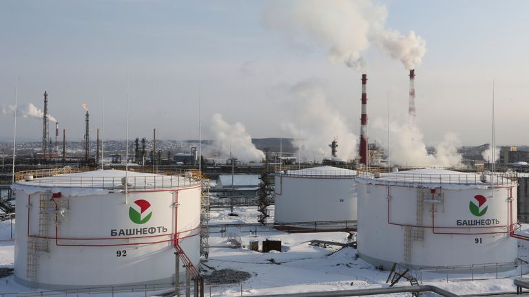 A general view shows oil tanks at the Bashneft-Ufimsky refinery plant (Bashneft - UNPZ) outside Ufa, Bashkortostan, January 29, 2015. Russia&#39;s Economy Ministry will base its main macroeconomic development scenario for 2015 on an oil price of $50 per barrel, Minister Alexei Ulyukayev said on Thursday. REUTERS/Sergei Karpukhin (RUSSIA - Tags: BUSINESS ENERGY INDUSTRIAL POLITICS)
