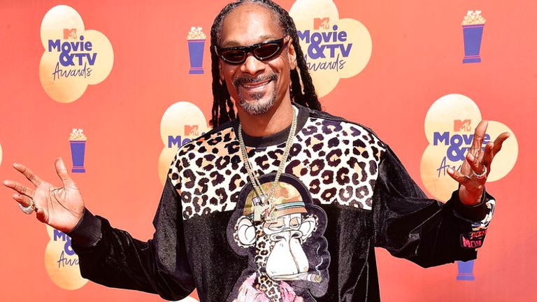 Rapper Snoop Dogg gives full-time blunt roller a pay rise due to inflation
